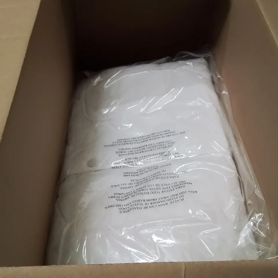BOXED BRAND NEW APPROXIMATELY 3 SIMPLY BE QUILTED JACKET SIZE 24 WHITE