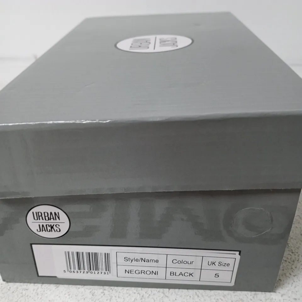 BOXED URBAN JACKS NEGRONI BLACK KNIT SNEAKERS – UK 5