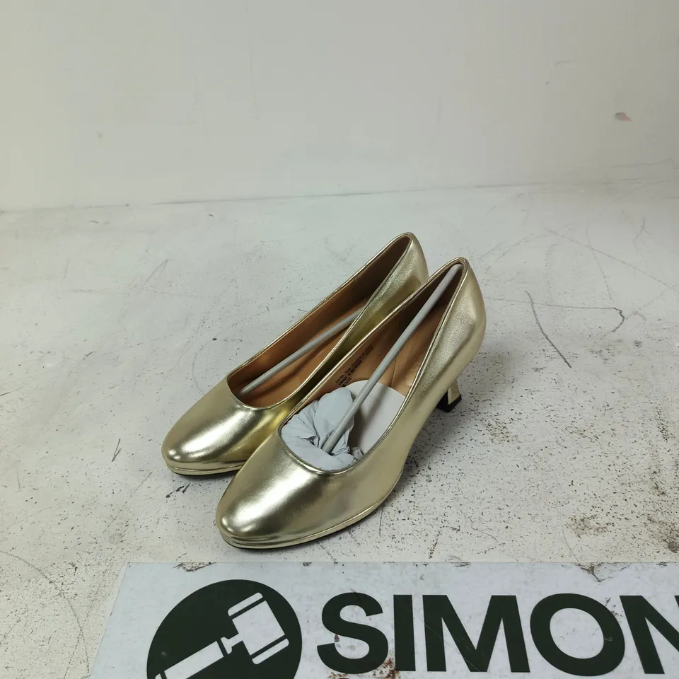 WOMEN'S GOLD METALLIC HEELS – UK 8 (EX WIDE)