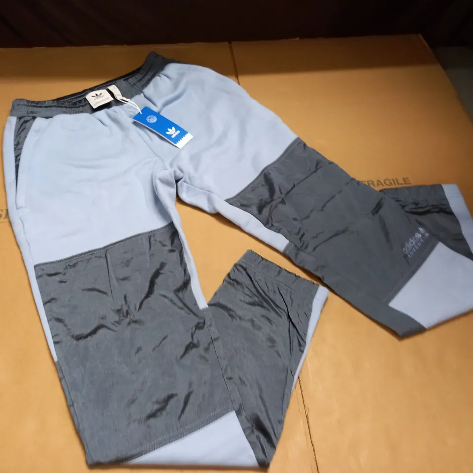 ADIDAS BLOCKED SWEATPANTS IN BLUE - UK S