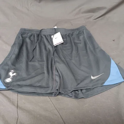 TOTTENHAM HOTSPURS OFFICIAL SHORTS SIZE XL