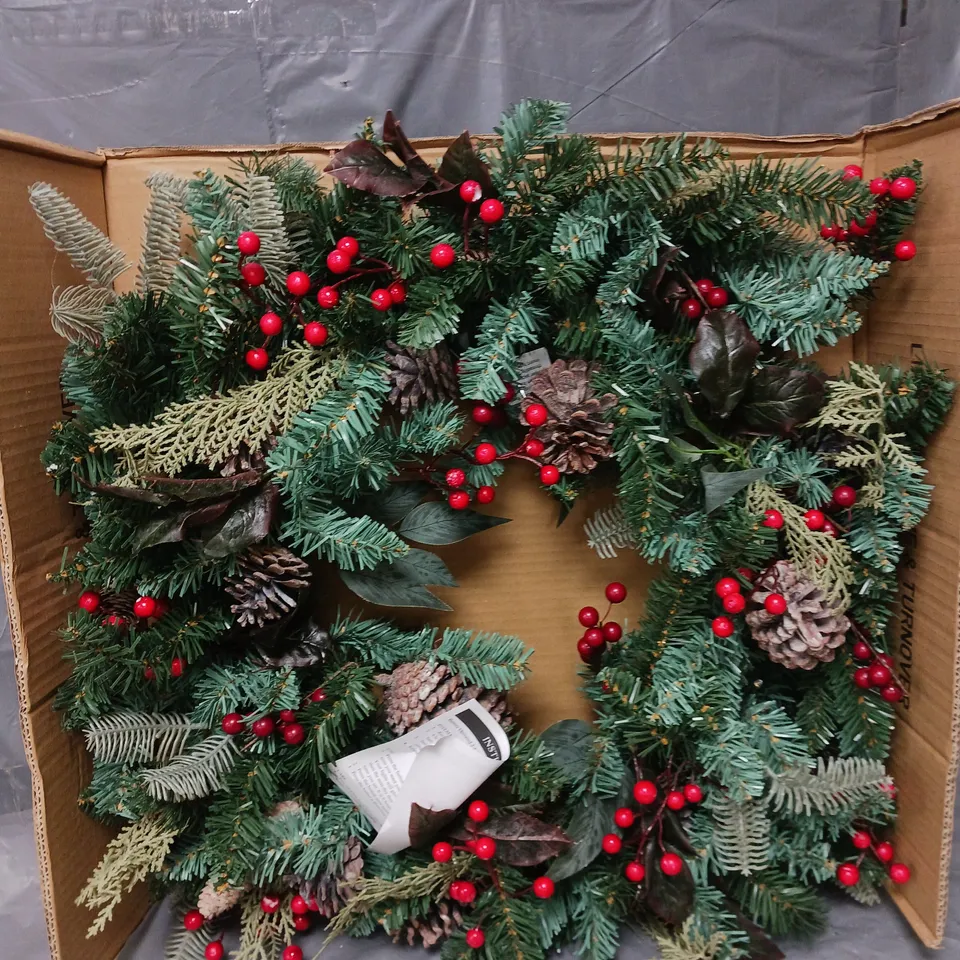 DESIGNER PRE-LIT RED BERRY CHRISTMAS WREATH - 80 CM RRP £44.99