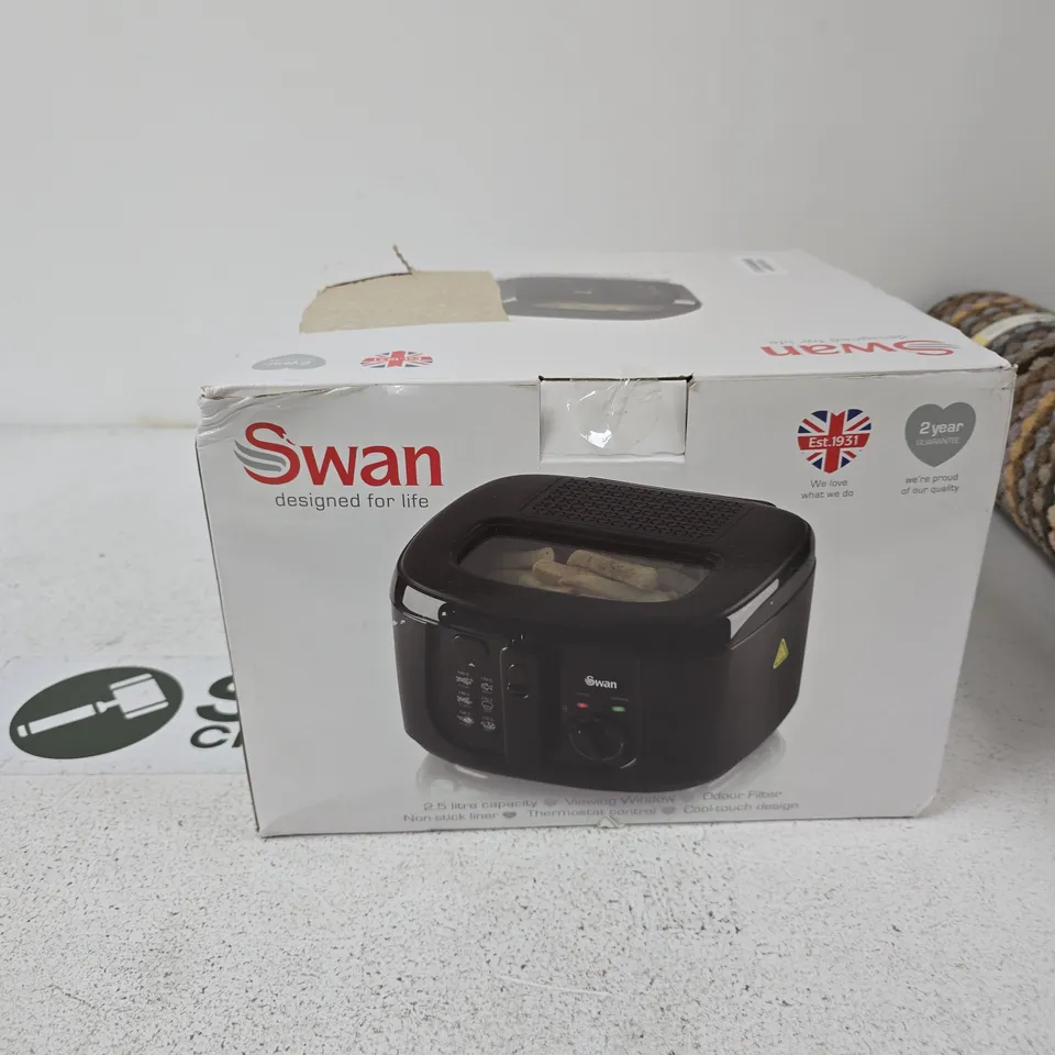 SWAN 2.5 LITRE DEEP FAT FRYER – BOXED
