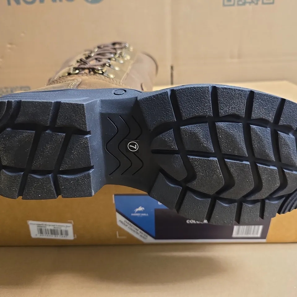 BOXED PAIR OF HARRY HALL OVERSTONE WATERPROOF COUNTRY BOOTS IN BROWN - UK 7