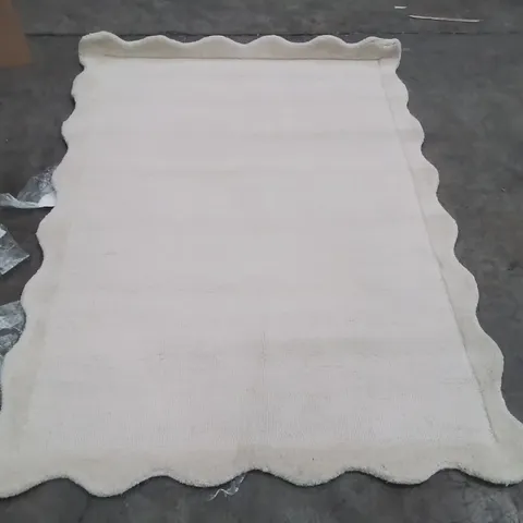 QUALITY DESIGNER AREA RUG - APPROXIMATELY 170X120CM