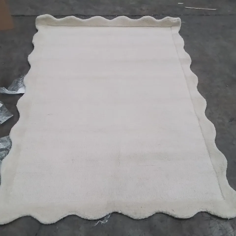 QUALITY DESIGNER AREA RUG - APPROXIMATELY 170X120CM