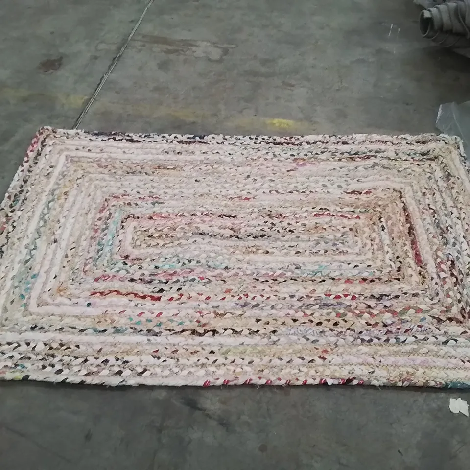 QUALITY DESIGNER AREA RUG - APPROXIMATELY 152X91CM