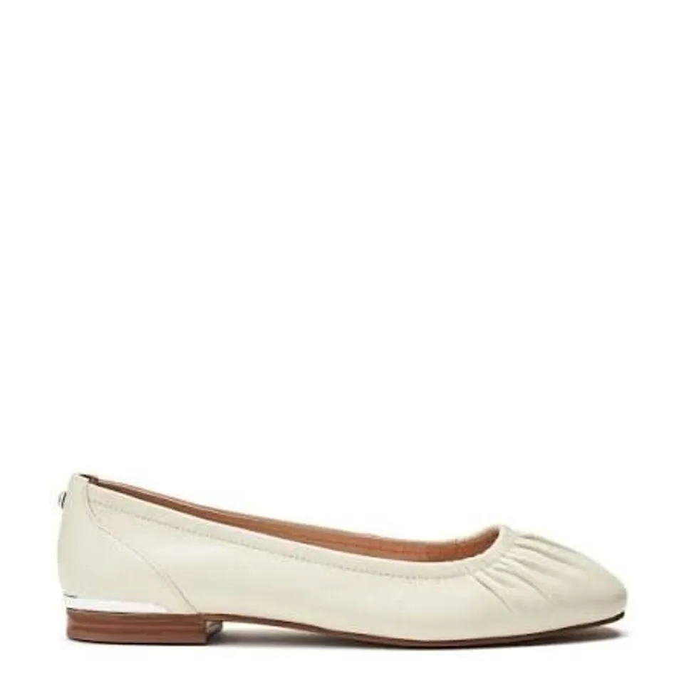 BOXED PAIR OF MODA IN PELLE FREESIA OFF WHITE LEATHER FLAT SHOES - SIZE 40