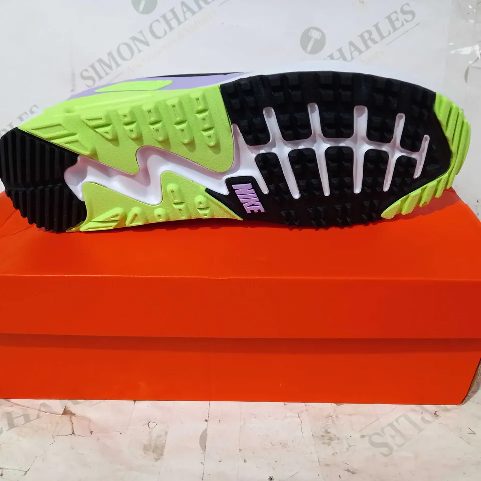 BOXED PAIR OF NIKE AIR MAX 90 G TRAINERS IN GREY/LILAC/LIME UK SIZE 9