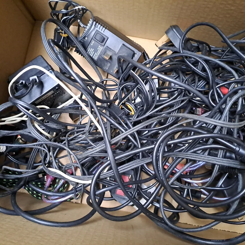 LARGE QUANTITY OF ASSORTED ELECTRICALS TO INCLUDE ATARI POWER SUPPLY, NINTENDO N64 CONTROLLER, SONY AC-ADAPTER  