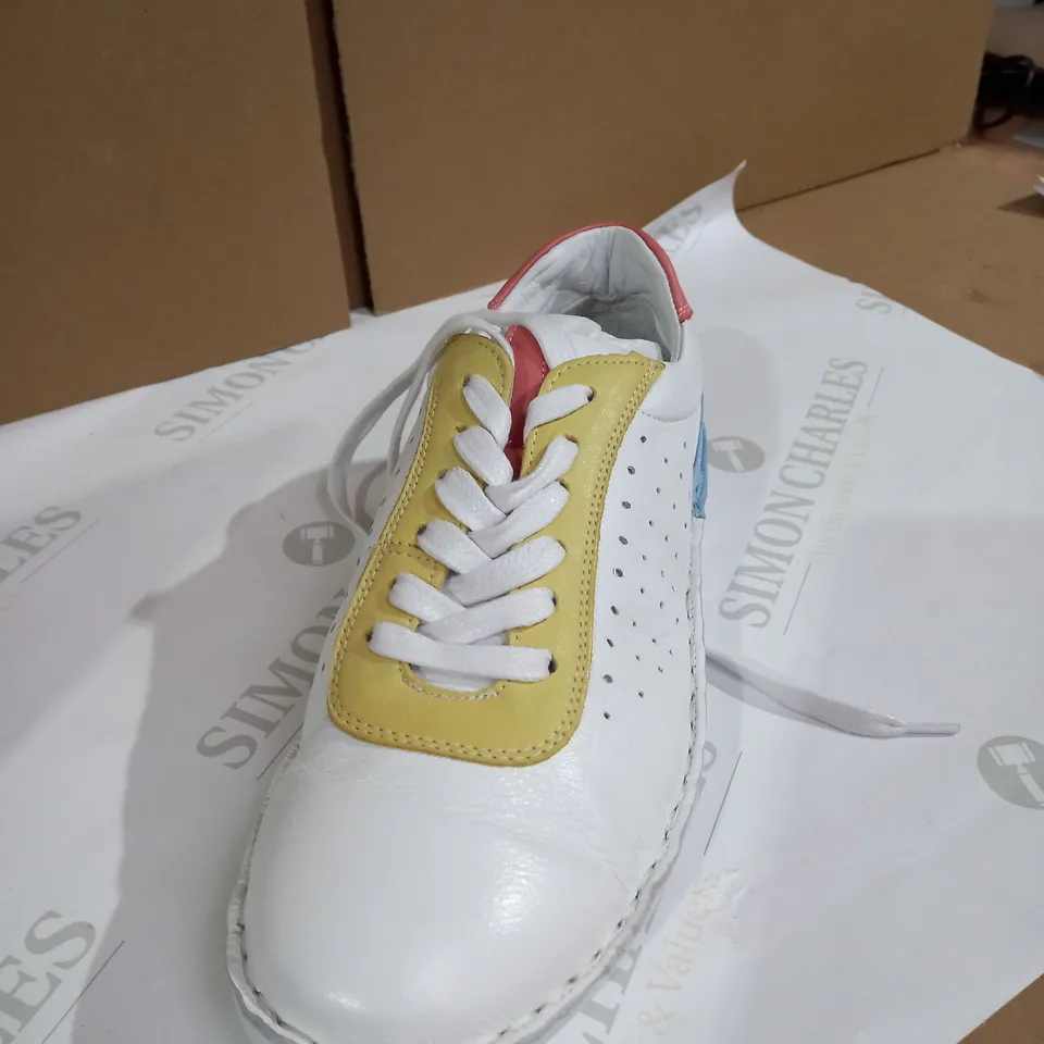 ADESSO WHITE TRAINER SIZE 6