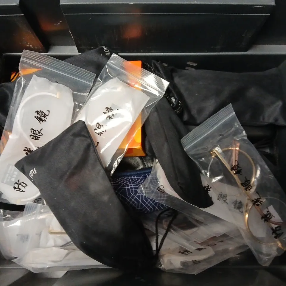 APPROXIAMTELY 15 ASSORTED SUNGLASSES/SPECTACLES IN VARIOUS DESIGNS TL INCLUDE BRANDS SUCH AS VANS, VOOGLAM, FLOSSY, ETC