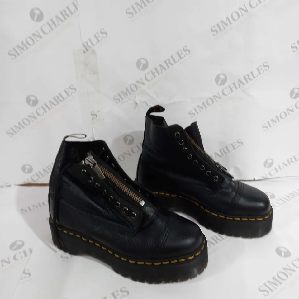 UNBOXED PAIR OF DR.MARTINS ZIPED BOOT SOLES BOUNCING SIZE UK 6.5