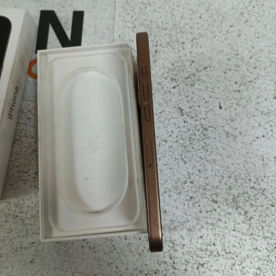 IPHONE 16 PRO DISPLAY PHONE