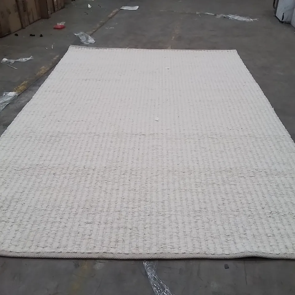 QUALITY DESIGNER AREA RUG APPROXIMATELY 300X200CM