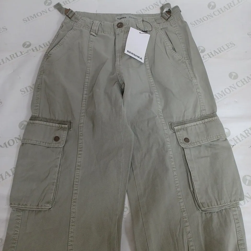 BERSHKA LIGHT KHAKI CARGO PANTS - EUR 34