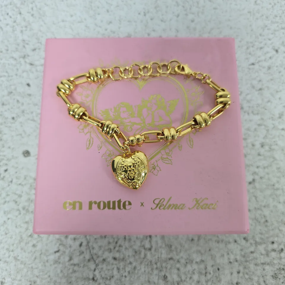 EN ROUTE X SELMA KACI GOLD-TONE HEART CHARM BRACELET
