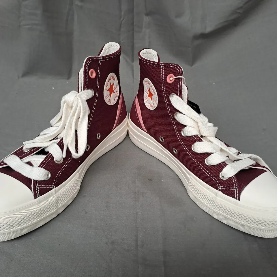 BOXED PAIR OF CONVERSE SHOES IN DEEP BURGUNDY UK SIZE 6