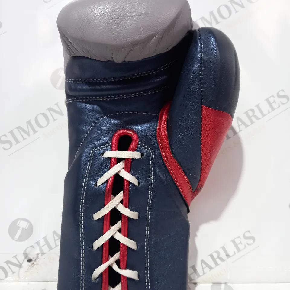 SIGNED FLY TRAINING GLOVE IN GREY/NAVY/RED SIZE 10 (RIGHT GLOVE ONLY)