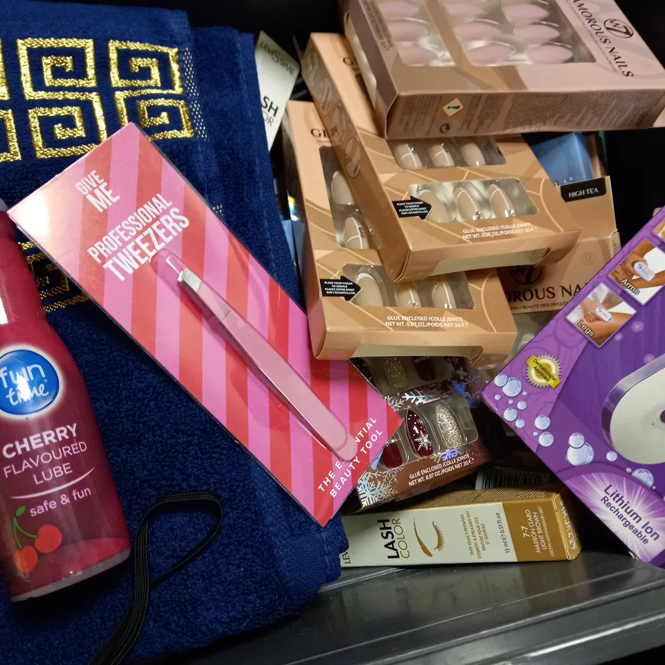 ASSORTED BEAUTY ITEMS APPROX. 20 ITEMS 