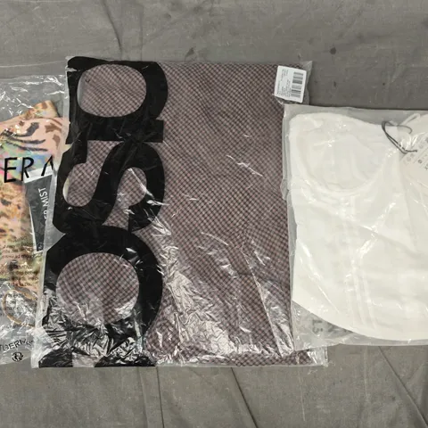 APPROXIMATELY 25 ASSORTED CLOTHING AND FASHION PRODUCTS IN VARIOUS STYLES AND SIZES - COLLECTION ONLY