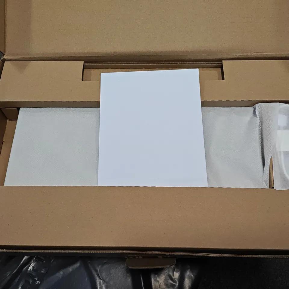 BOXED SAMSUNG GALAXY CHROMEBOOK GO INTEL CELERON LAPTOP IN SILVER - XE340XDA