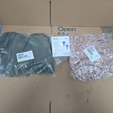 LARGE QUANTITY OF ASSORTED ITEMS TO INCLUDE AN ASSORTMENT OF CLOTHES, GROOVZ EARPHONES, ETC - COLLECTION ONLY