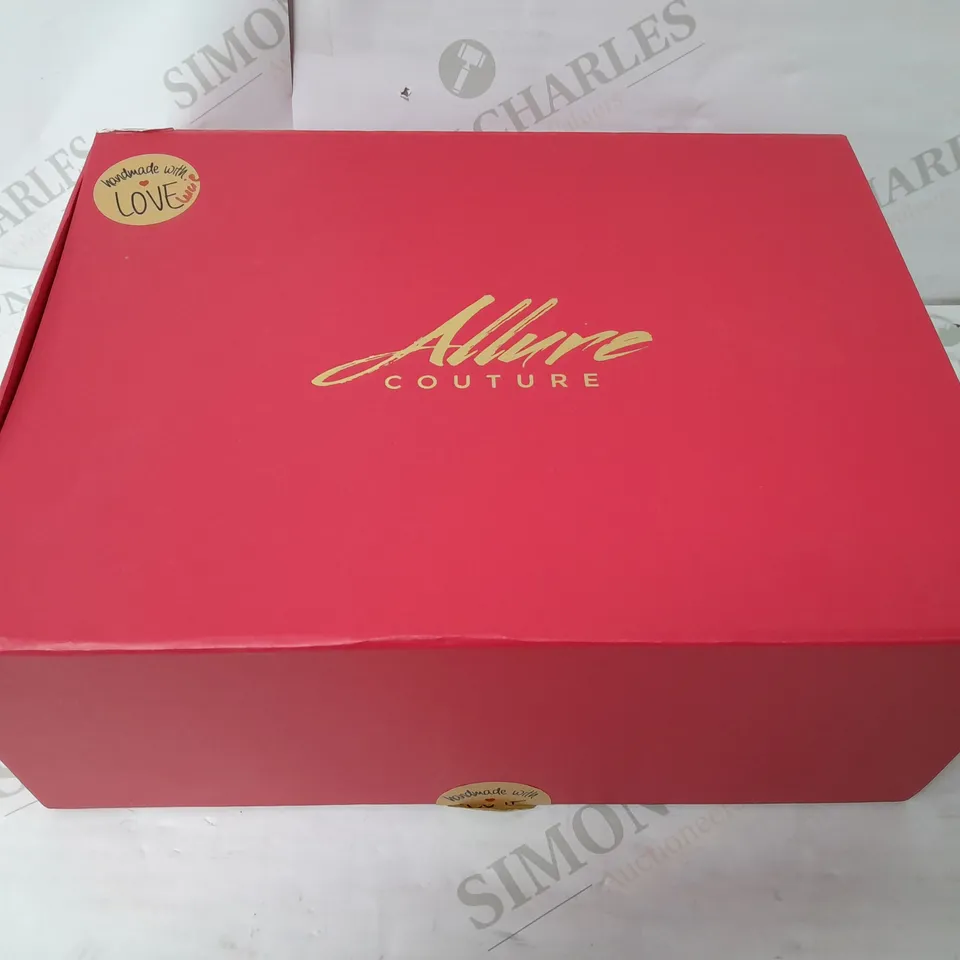 BOXED ALLURE COUTURE DECORATED BRA TOP IN BLUE - SIZE UNSPECIFIED