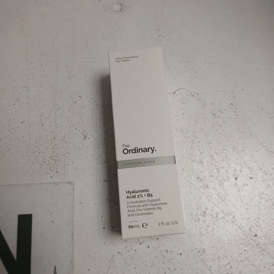 TOTE OF APPROXIMATELY 17 ASSORTED HEALTH AND BEAUTY ITEMS TO INCLUDE: THE ORDINARY HYALURONIC ACID 