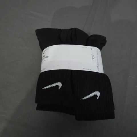 NIKE EVERYDAY CREW SOCKS IN BLACK PACK OF 6 - UK 8-11