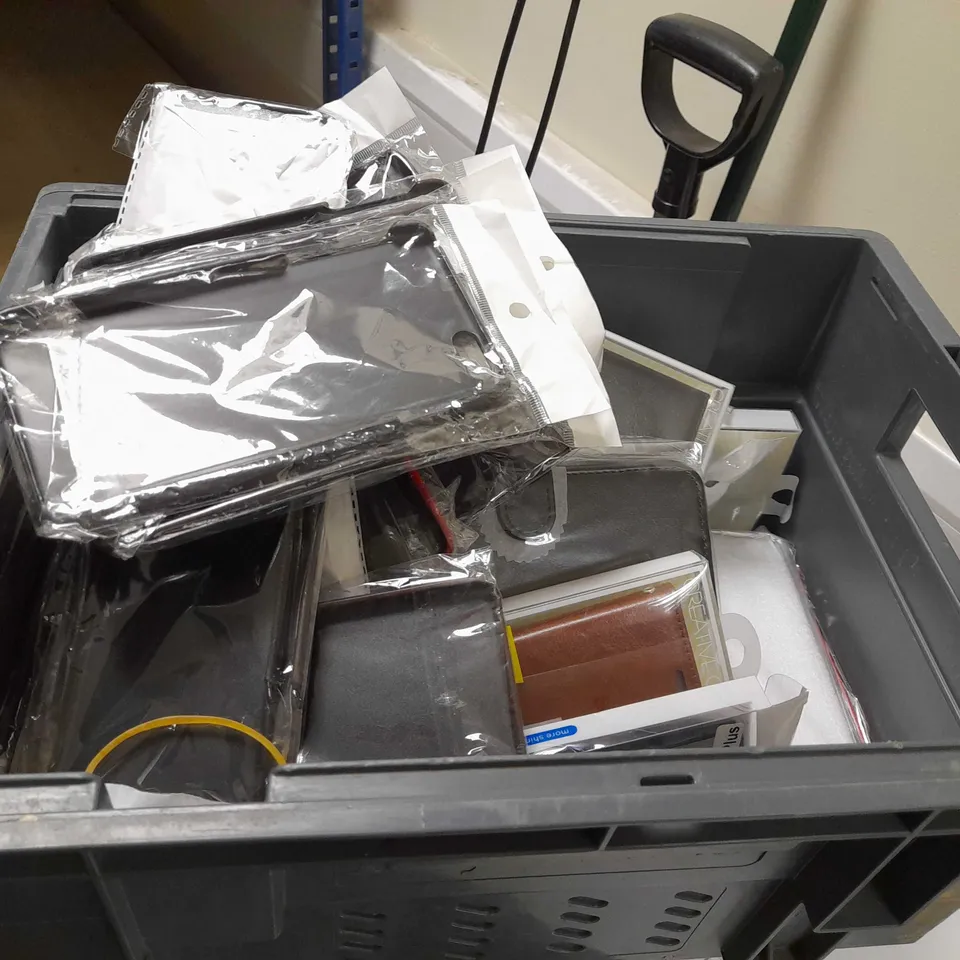 LARGE QUANTITY OF ASSORTED PROTECTIVE MEDIA PRODUCTS AND ACCESSORIES TO INCLUDE; CREATIVE CASE, ALOOCHOO AND NESAM