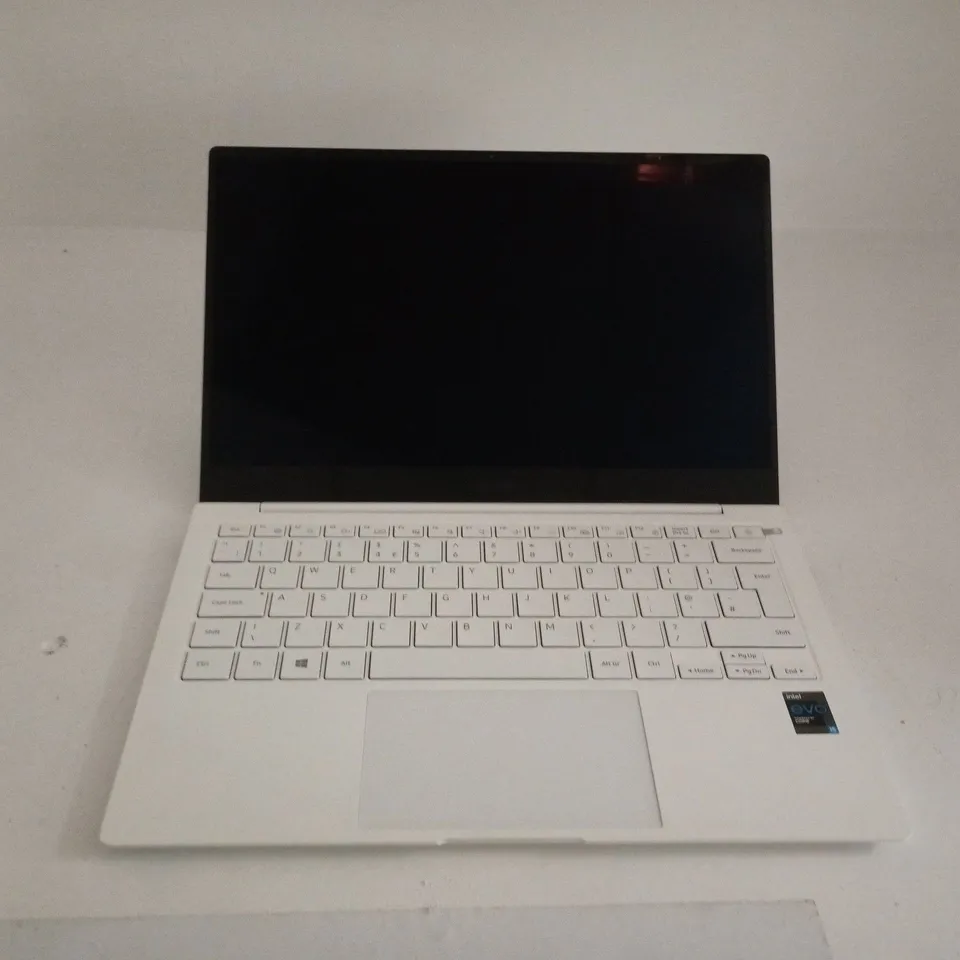 SAMSUNG GALAXY BOOK PRO WHITE BOXED WITH ACCESSORIES