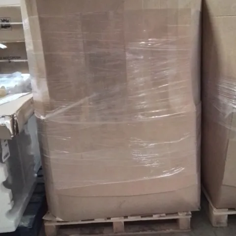 PALLET CONTAINING A LARGE QUANTITY OF PILLOWS
