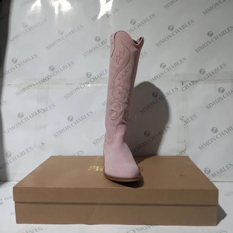 BOXED PAIR OF PENELOPE CHILVERS COWGIRL SUEDE BOOTS IN PINK EU SIZE 42