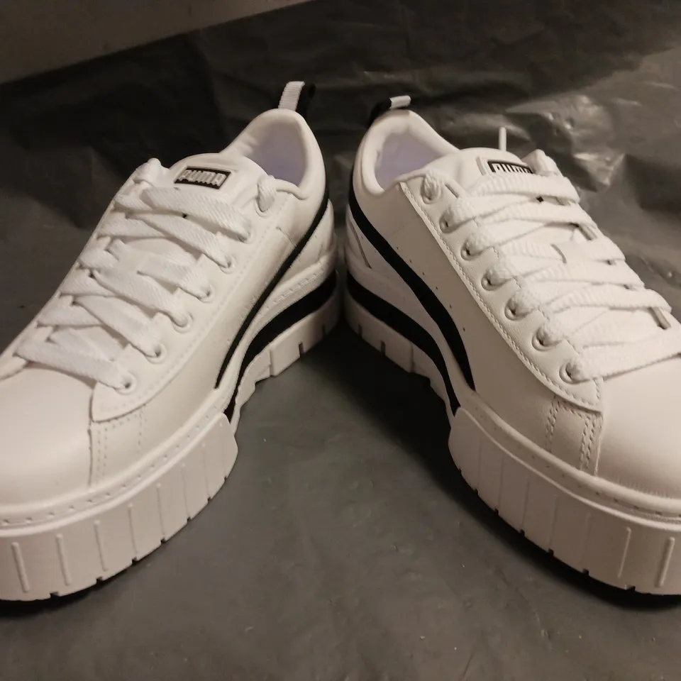 BOXED PAIR OF PUMA CHUNKY TRAINERS IN WHITE UK SIZE 4