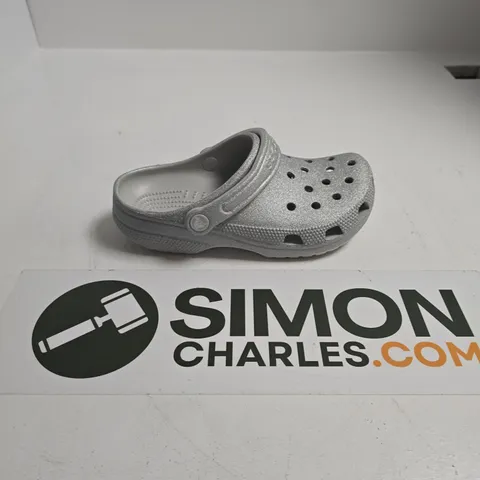 UNBOXED PAIR OF CROCS CLASSIC GLITTER CLOGS - UK M4/W5