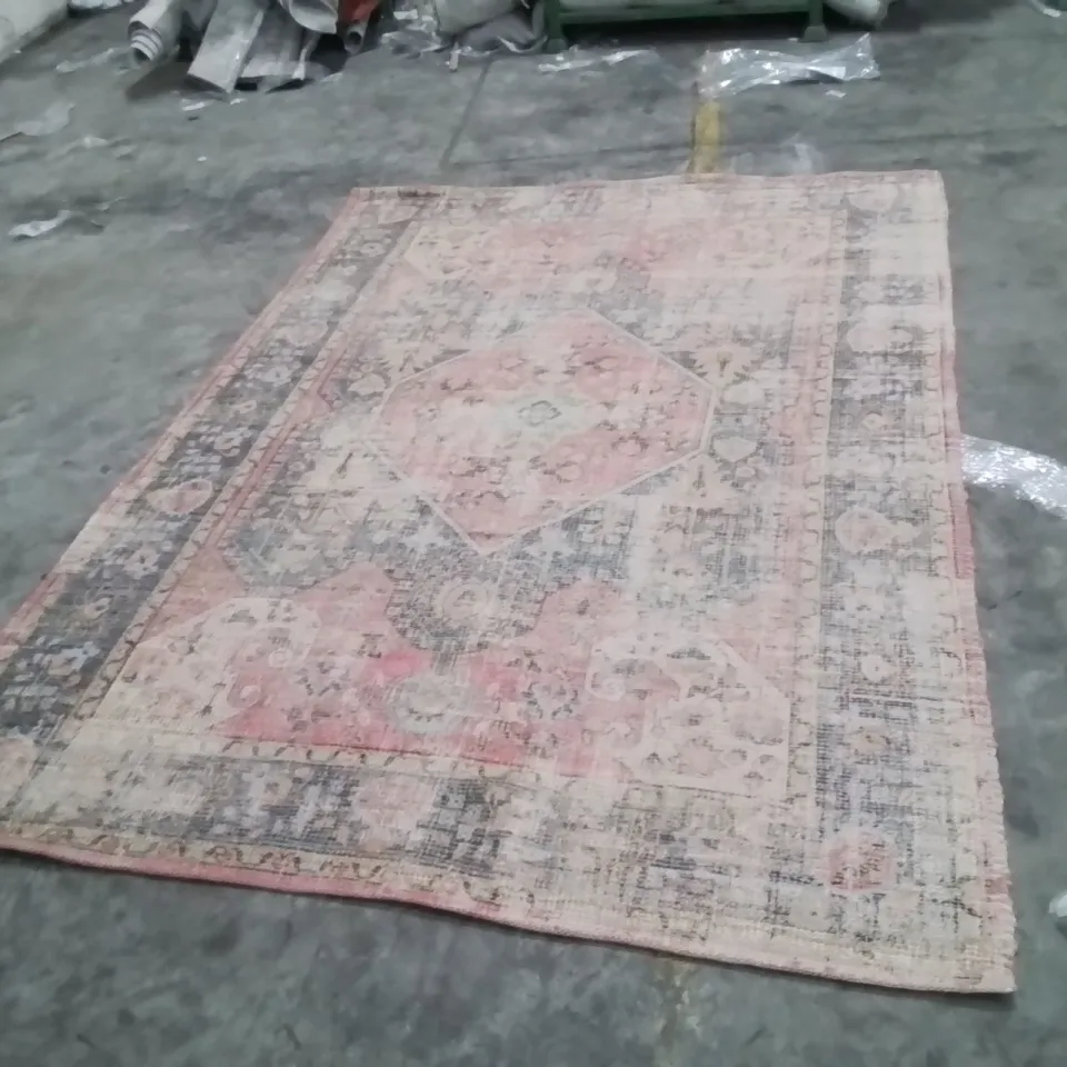 QUALITY DESIGNER AREA RUG - APPROXIMATELY 290X200