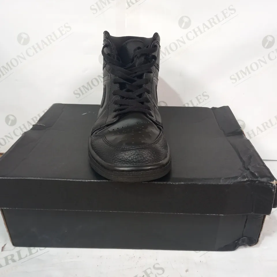 BOXED PAIR OF NIKE AIR JORDAN 1 MID SHOES IN BLACK UK SIZE 9