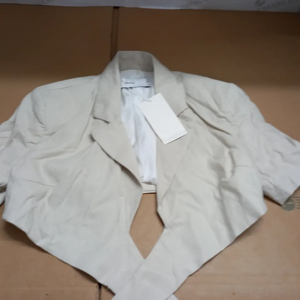 BERSHKA CREAM SHOULDER JACKET - M