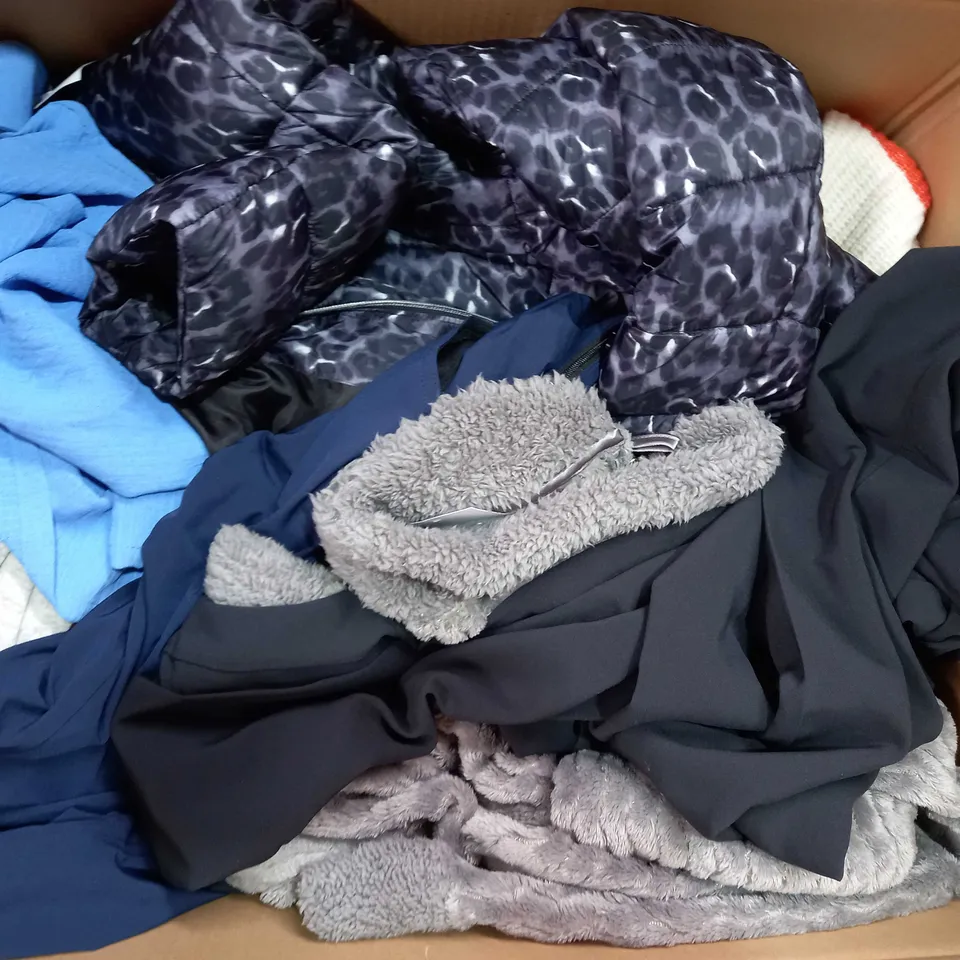 BOX OF APPROXIMATELY 20 ASSORTED HOUSEHOLD ITEMS TO INCLUDE SKECHERS TRAINERS, VIONIC BEACH SHOES, ETC