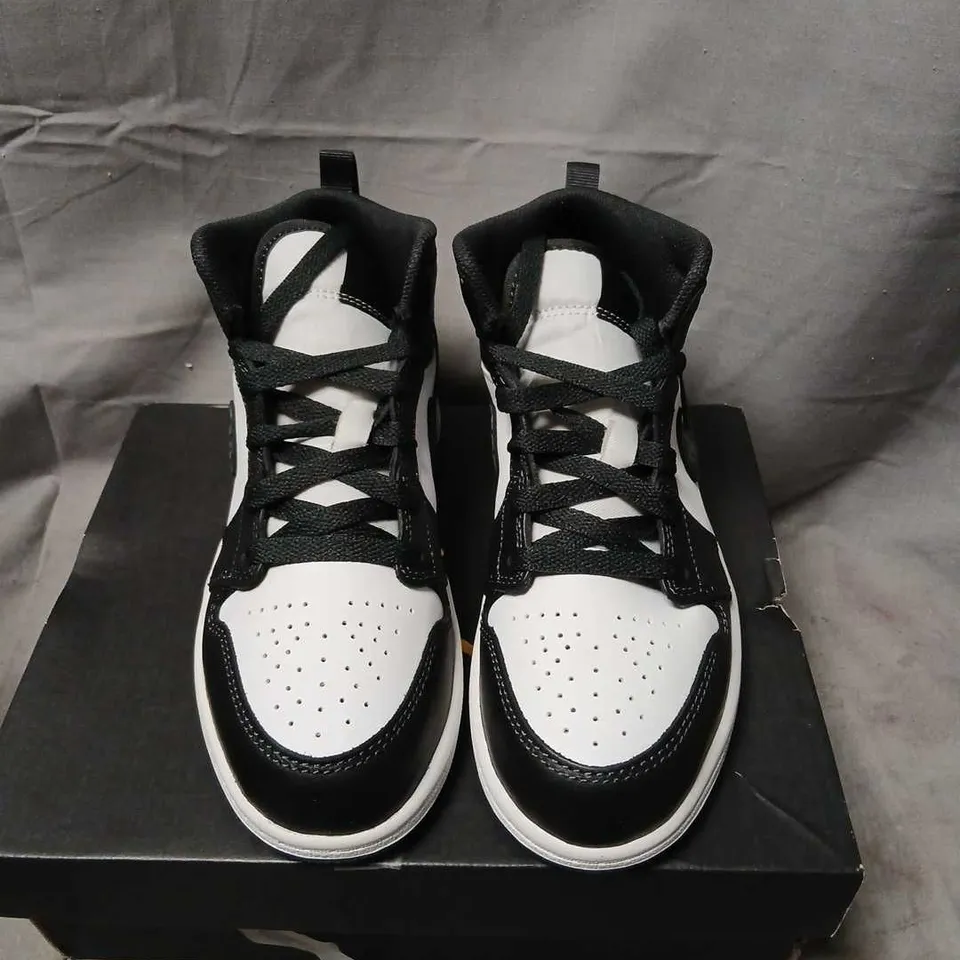 AIR JORDAN 1 MID SE PRESCHOOL – BLACK/WHITE (2Y) UK 1.5 