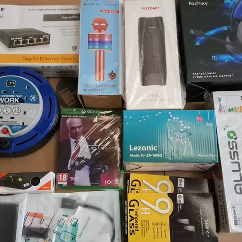 LARGE QUANTITY OF ASSORTED ITEMS TO INCLUDE NETGEAR GIGABIT SWITCH, HIT MAN FOR XBOX ONE AND GU10 BULBS