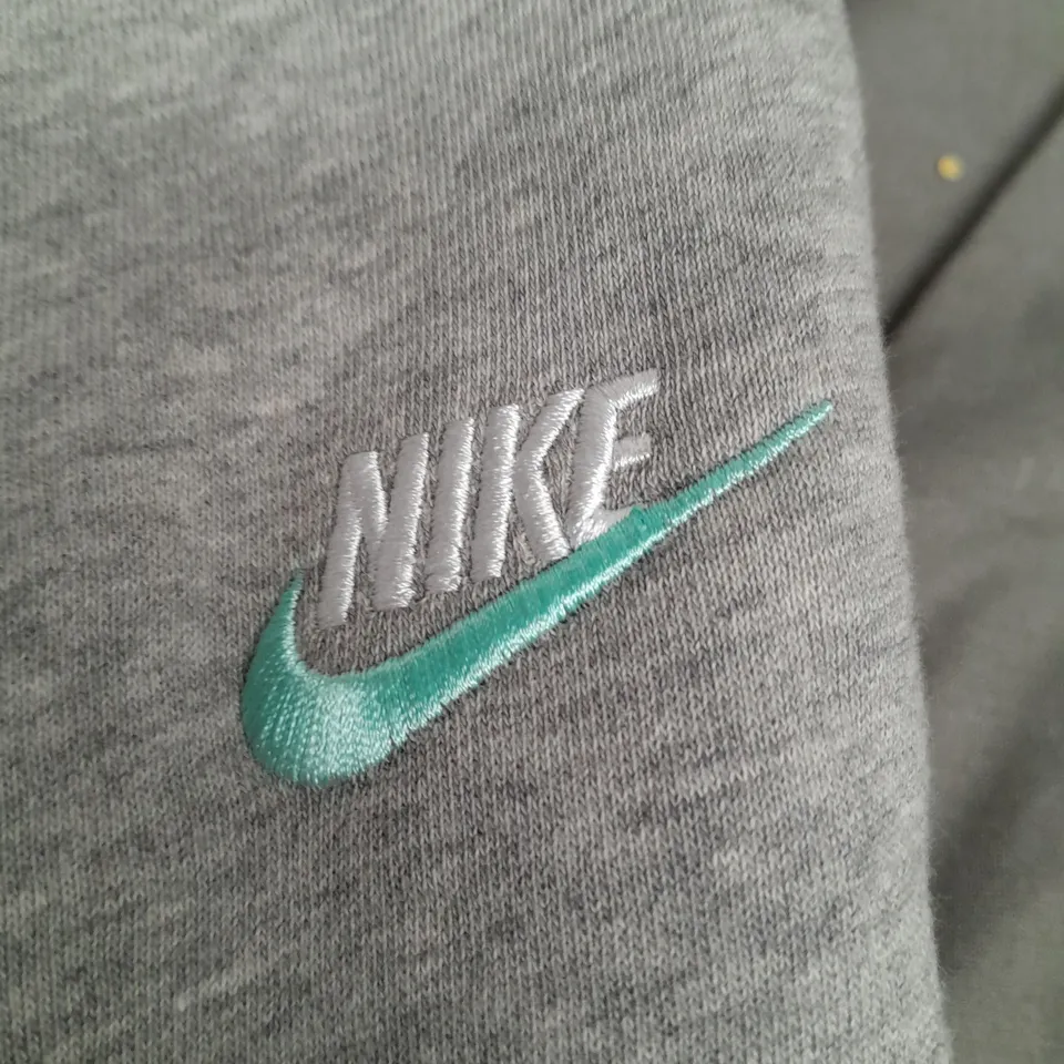 NIKE JOGGERS IN GREY - SMALL