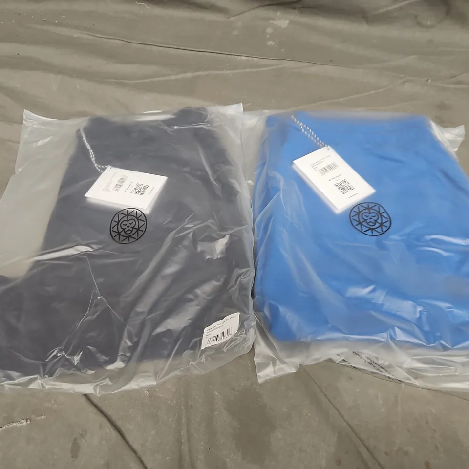 APPROXIMATELY 22 ASSORTED BAGGED CLOTHING ITEMS IN VARIOUS SIZES TO INCLUDE UNISEX GET YOUR COLD ON SHORTS IN NAVY & UNISEX BRASS MONKEY JOGGERS IN BLUE