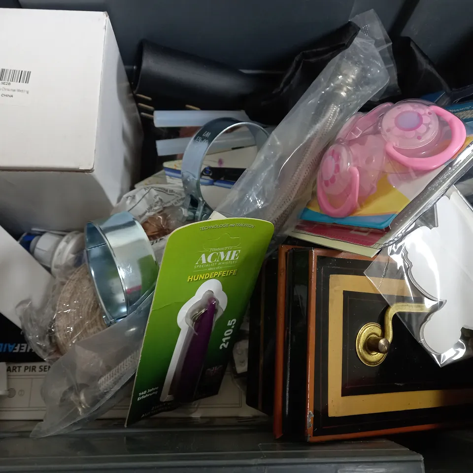 BOX OF APPROX 20 ASSORTED ITEMS TO INCLUDE -  STANLEY TYLON TAPE MESSURE - SOUL CAP SWIMMING GOGGLES - VAC FRESHENER ECT 