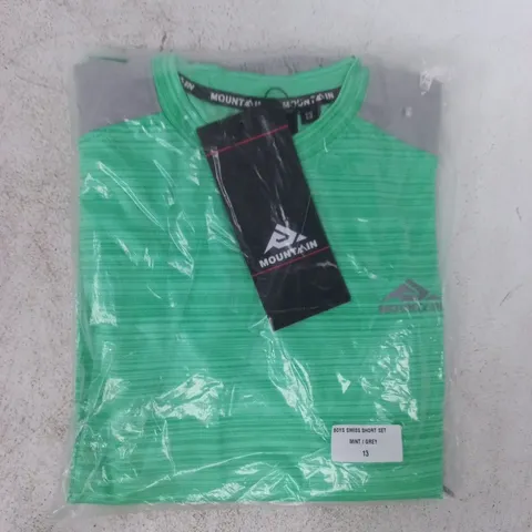 BAGGED MOUNTAIN BOYS SWISS SHORT SET IN MINT/GREY SIZE 13