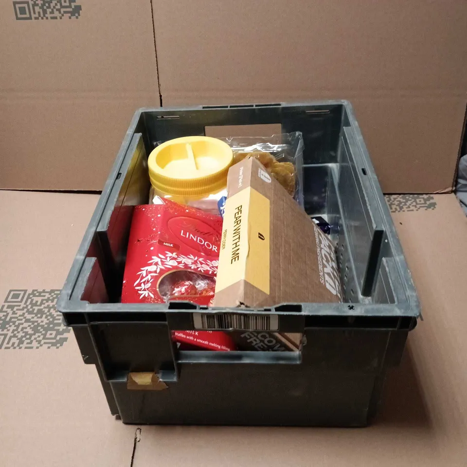 APPROXIMATELY 9 ASSORTED FOOD AND DRINK ITEMS TO INCLUDE LINDOR, BEN AND JERRY'S TONY'S CHOCOLONELY, 1800G SODIUM BICARBONATE ETC