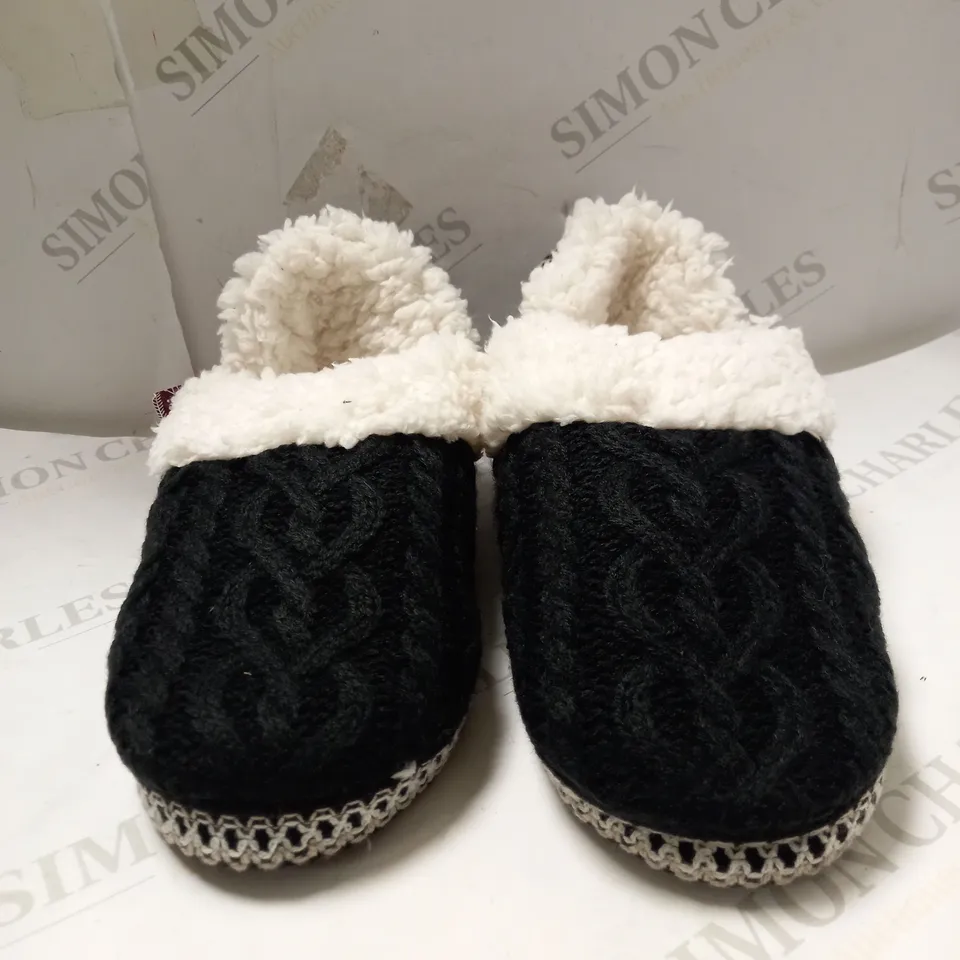 MUK LUKS MAGDALANA CHEETAH SLIPPERS - SIZE 5