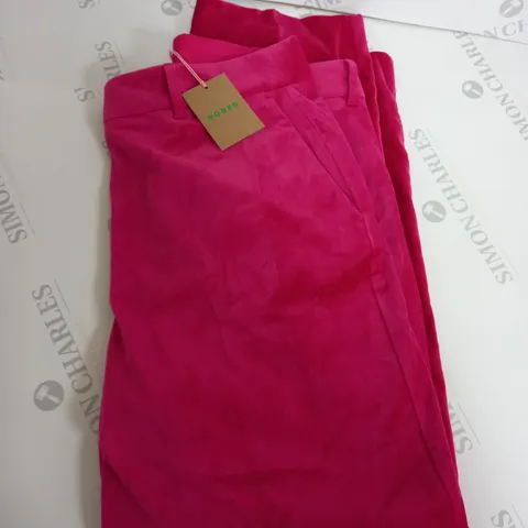 BODEN SUDED EFFECT TROUSERS SIZE UNSPECIFIED