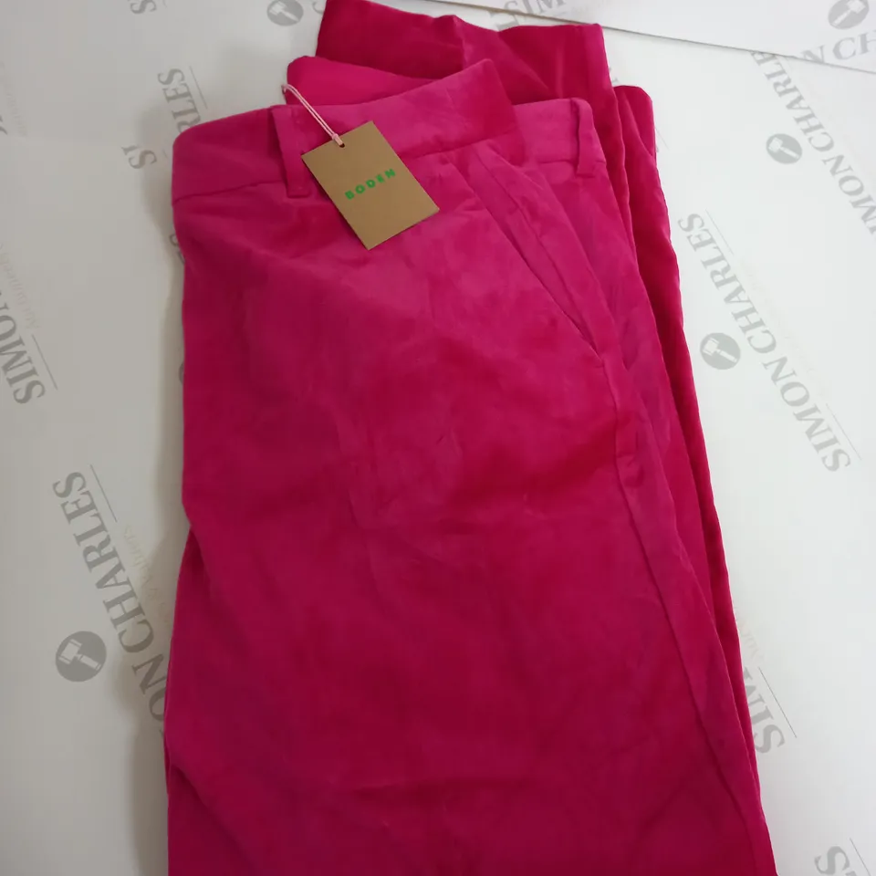 BODEN SUDED EFFECT TROUSERS SIZE UNSPECIFIED